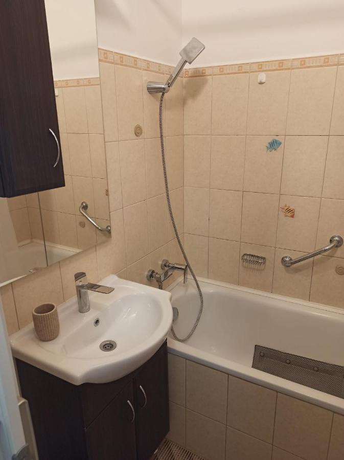 Aron Apartman Pecs Exterior photo